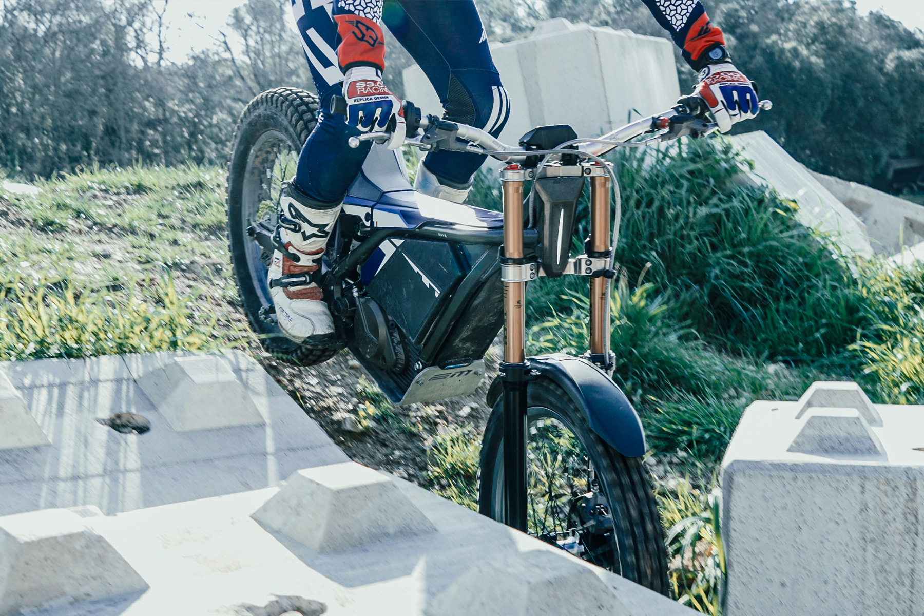 Tech_Suspension_Kashima_Pro_SL_Trials_Fork_Action-5