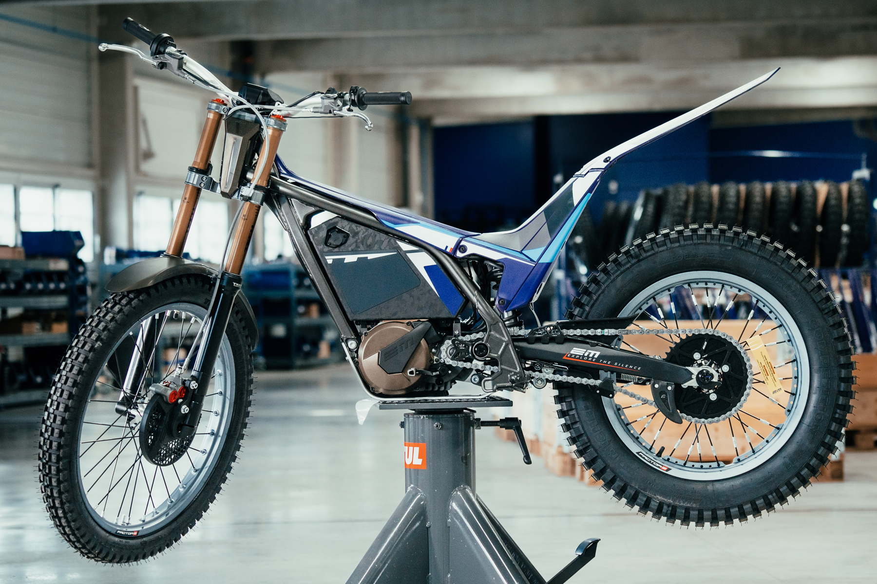 Tech_Suspension_Kashima_Pro_SL_Trials_Fork_Action