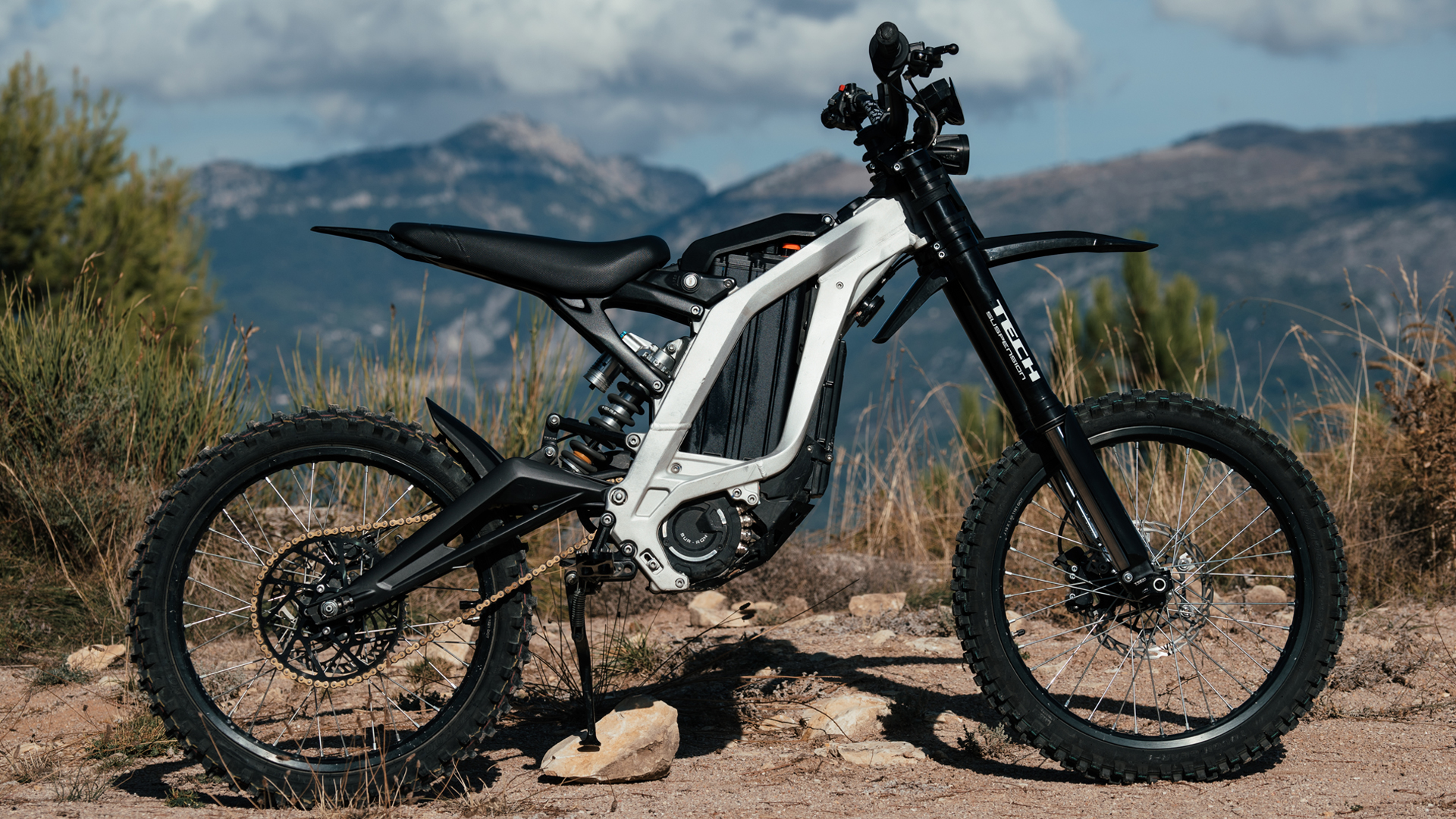 Tech_Suspension_E-R30_E-Moto_Shock_Action-4