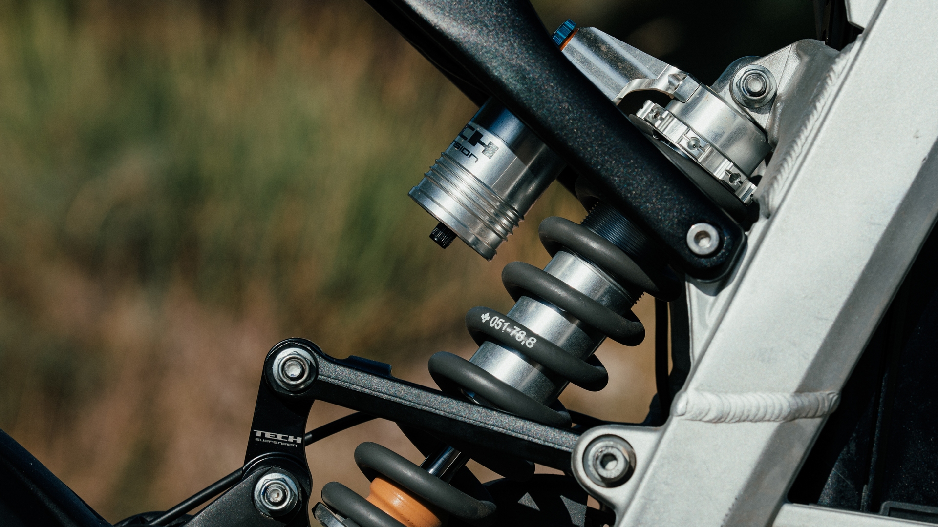 Tech_Suspension_E-R30_E-Moto_Shock_Action-6