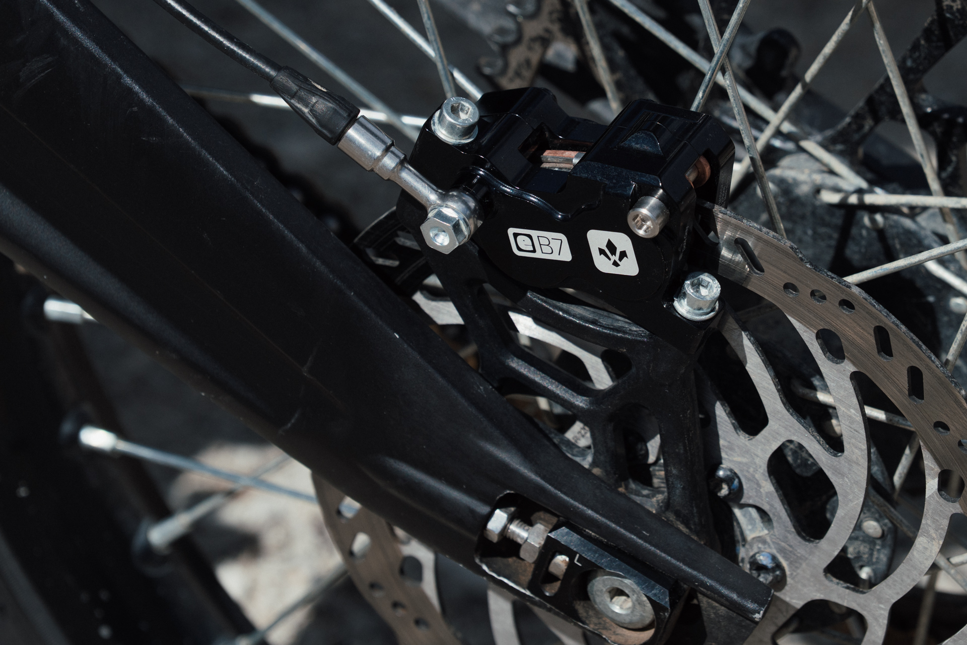 Formula_EB7_E-Moto_Brake_Action-2