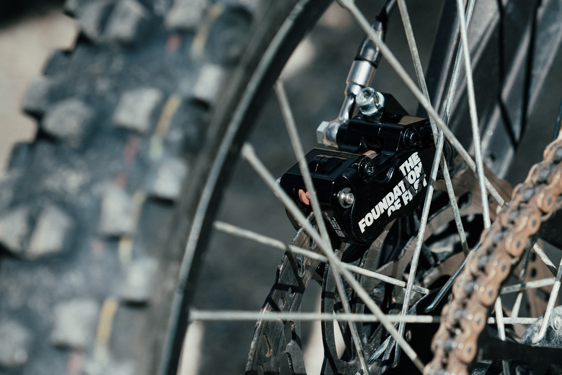 Formula_EB7_E-Moto_Brake_Action-3