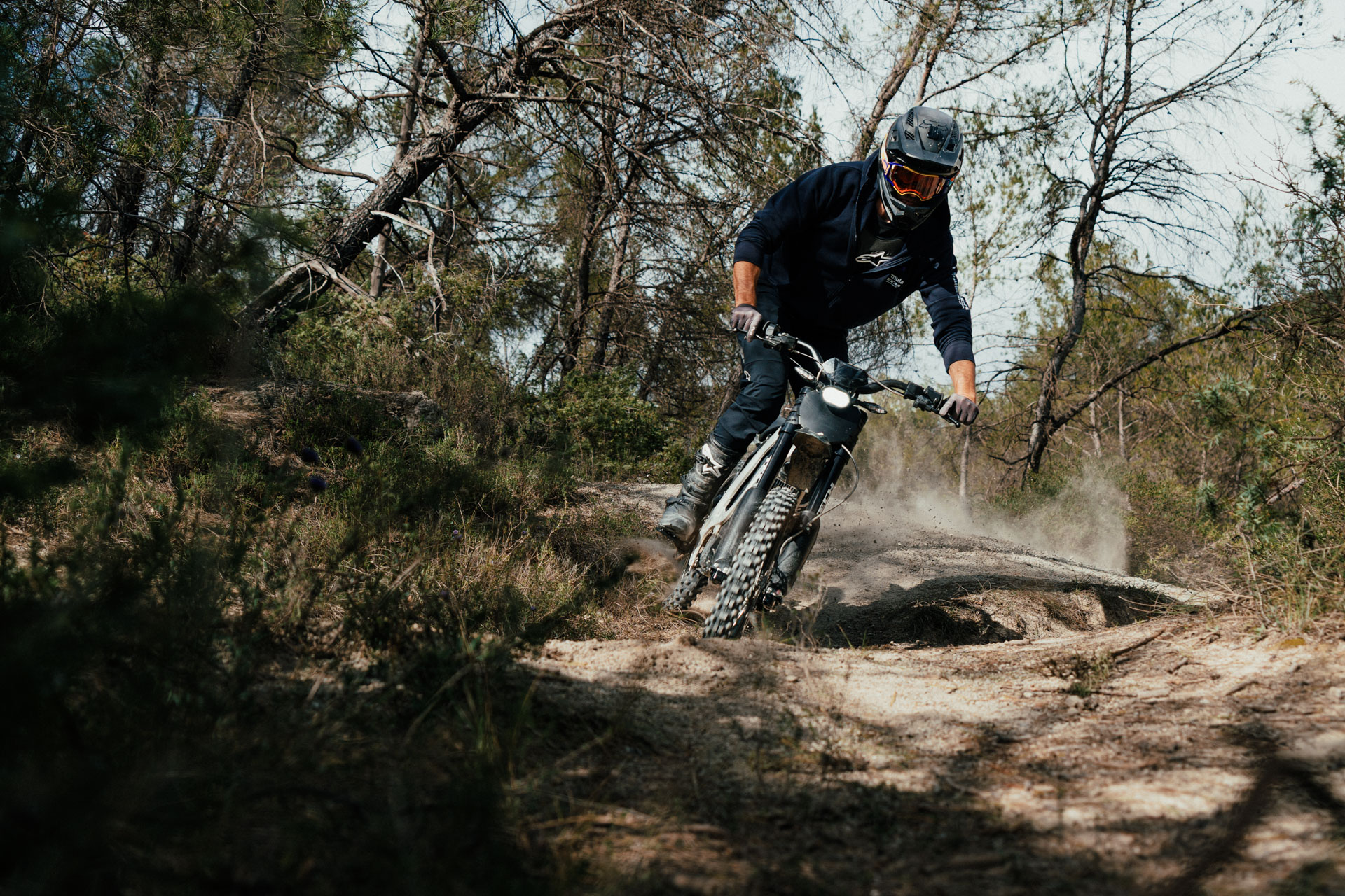 Formula_EB7_E-Moto_Brake_Action-4