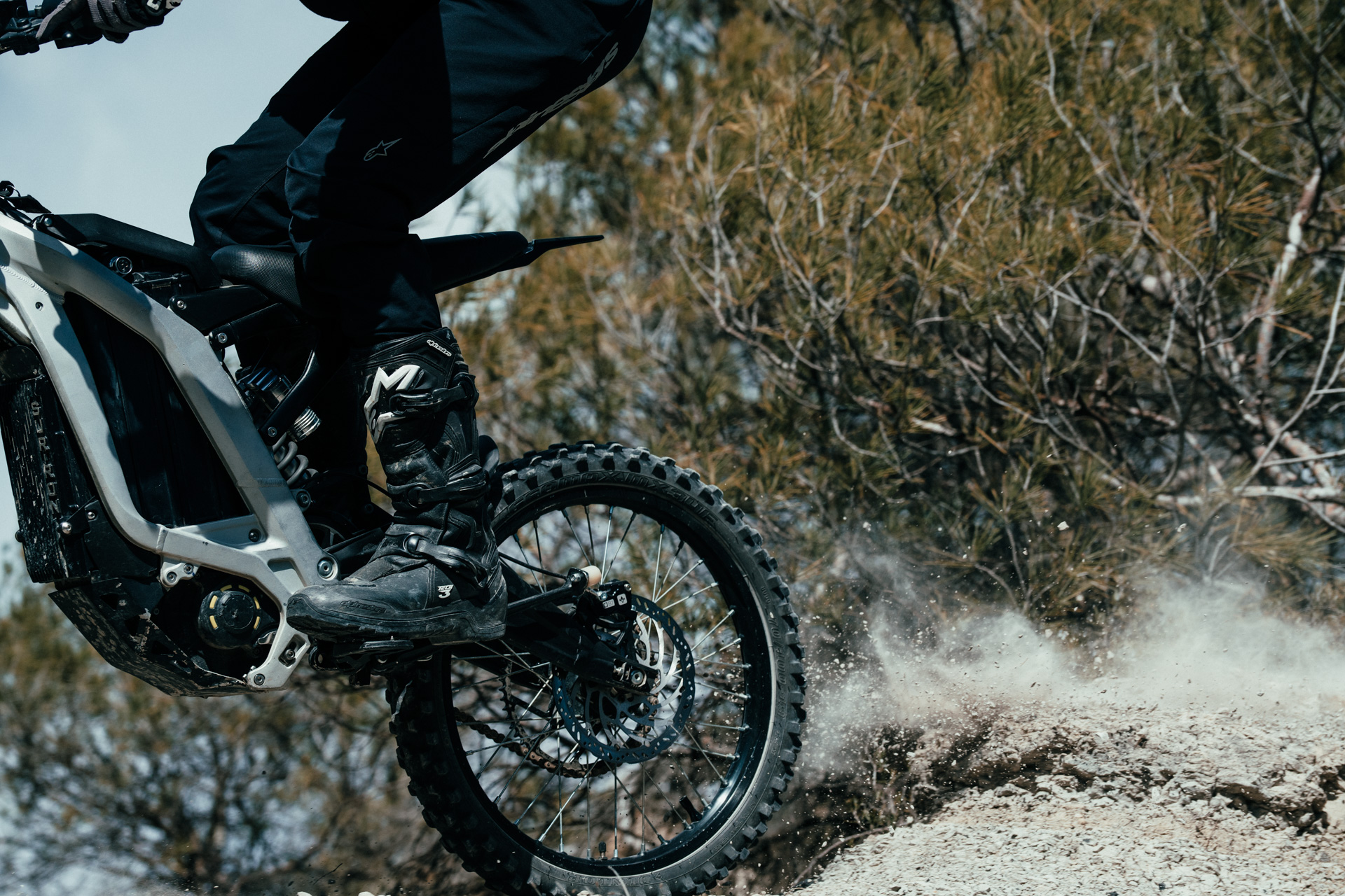 Formula_EB7_E-Moto_Brake_Action-6