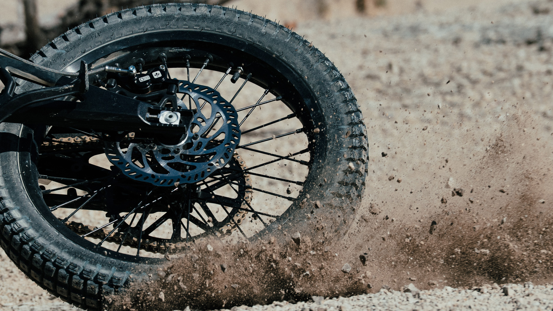 Formula_EB9_E-Moto_Brake_Action-2