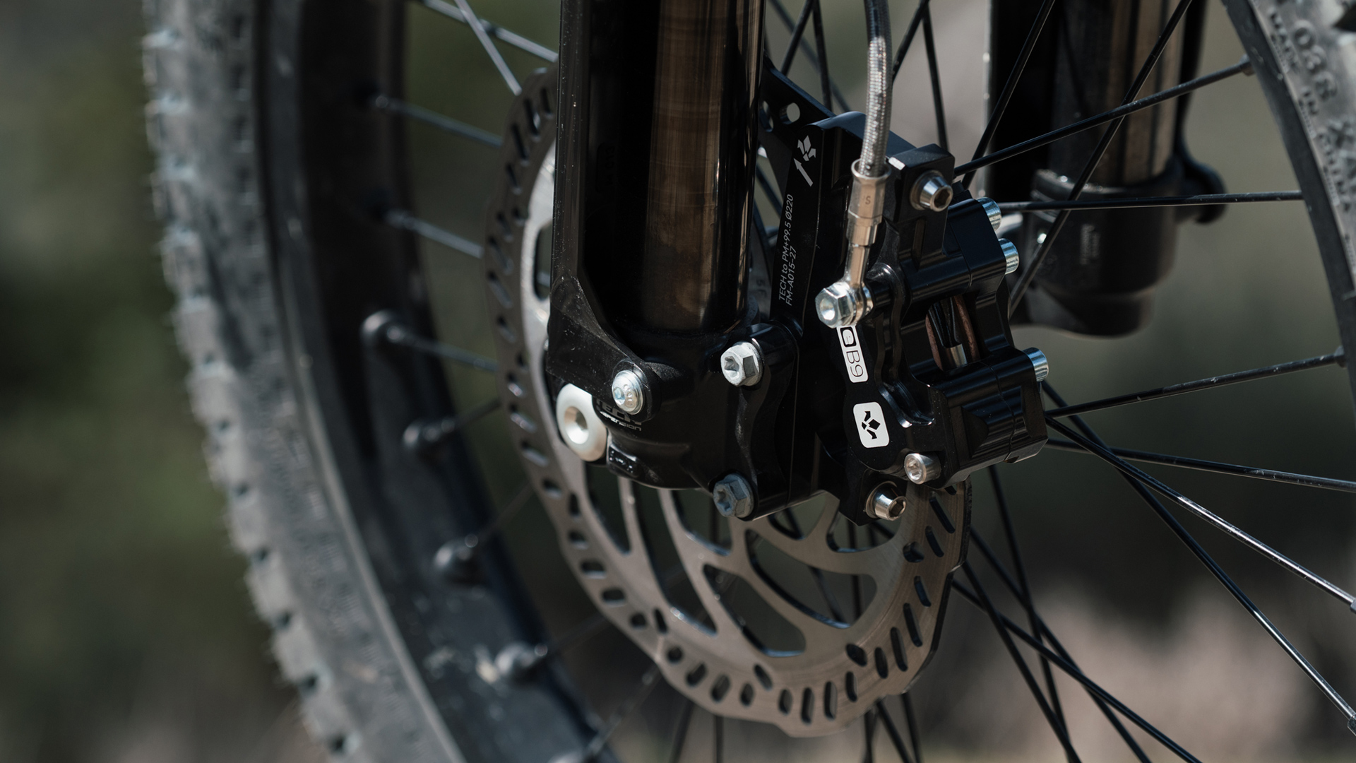 Formula_EB9_E-Moto_Brake_Action-4