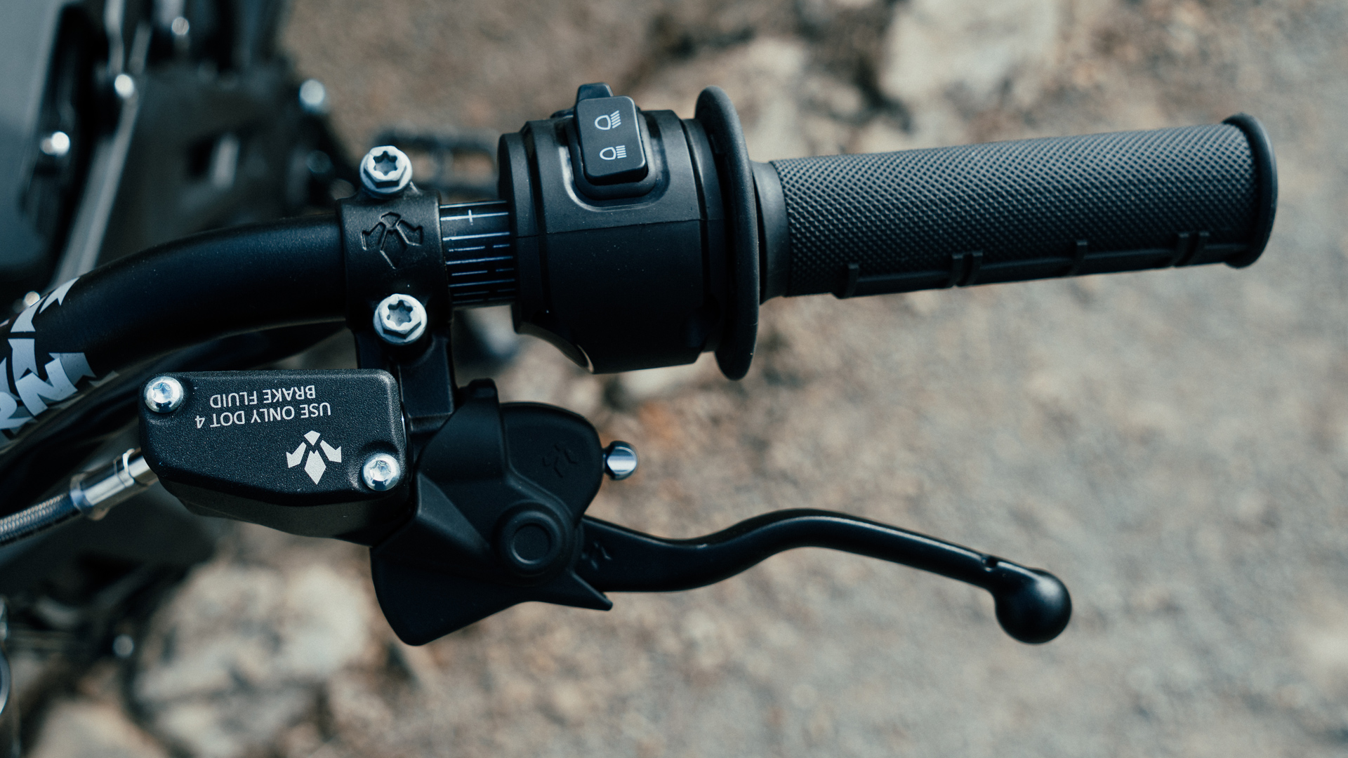 Formula_EB9_E-Moto_Brake_Action-8