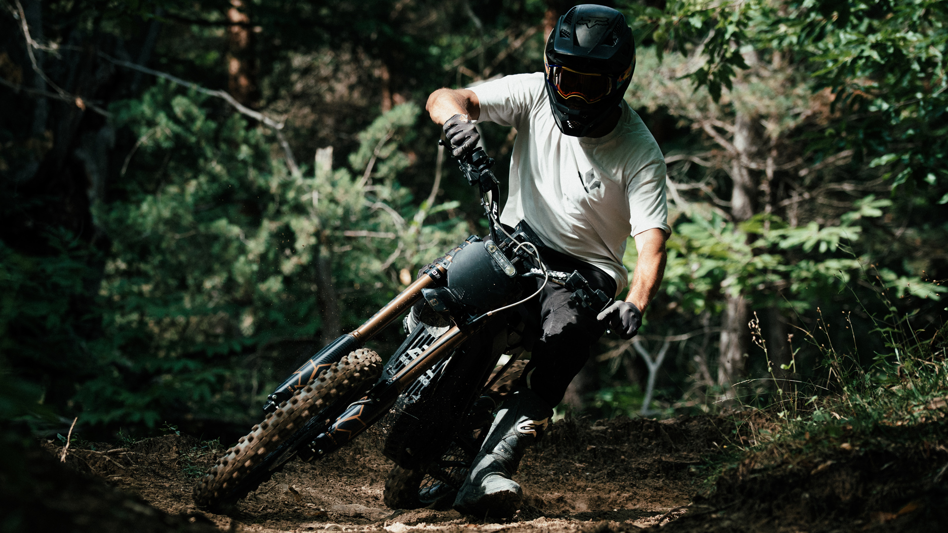 TECH_Suspension_E39_Racing_E-Moto_Fork_action_2