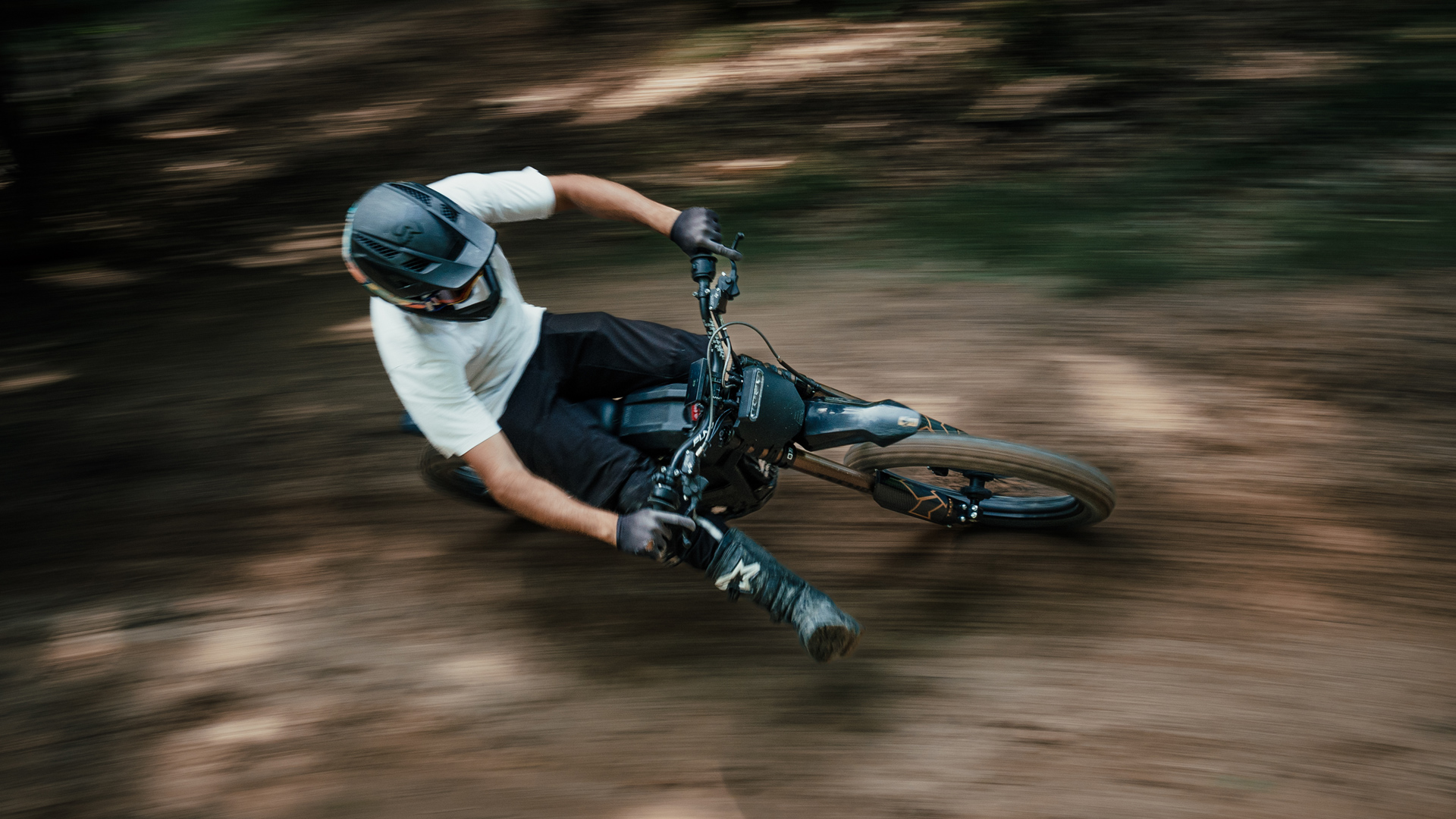 TECH_Suspension_E39_Racing_E-Moto_Fork_action_3