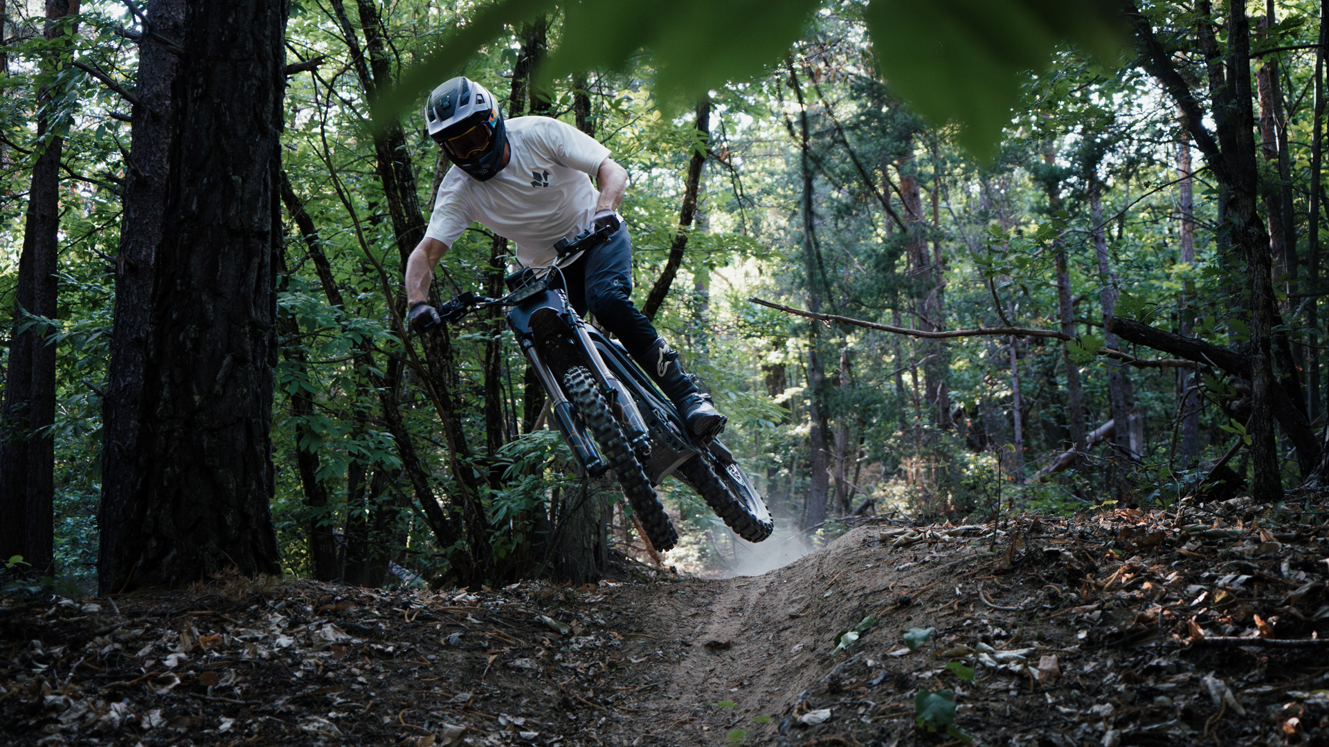 TECH_Suspension_E39_Racing_E-Moto_Fork_action_4