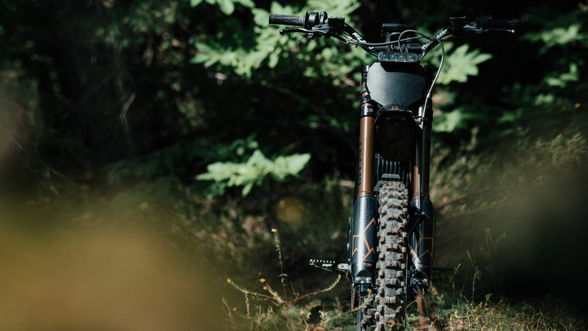 TECH_Suspension_E39_Racing_E-Moto_Fork_action_5