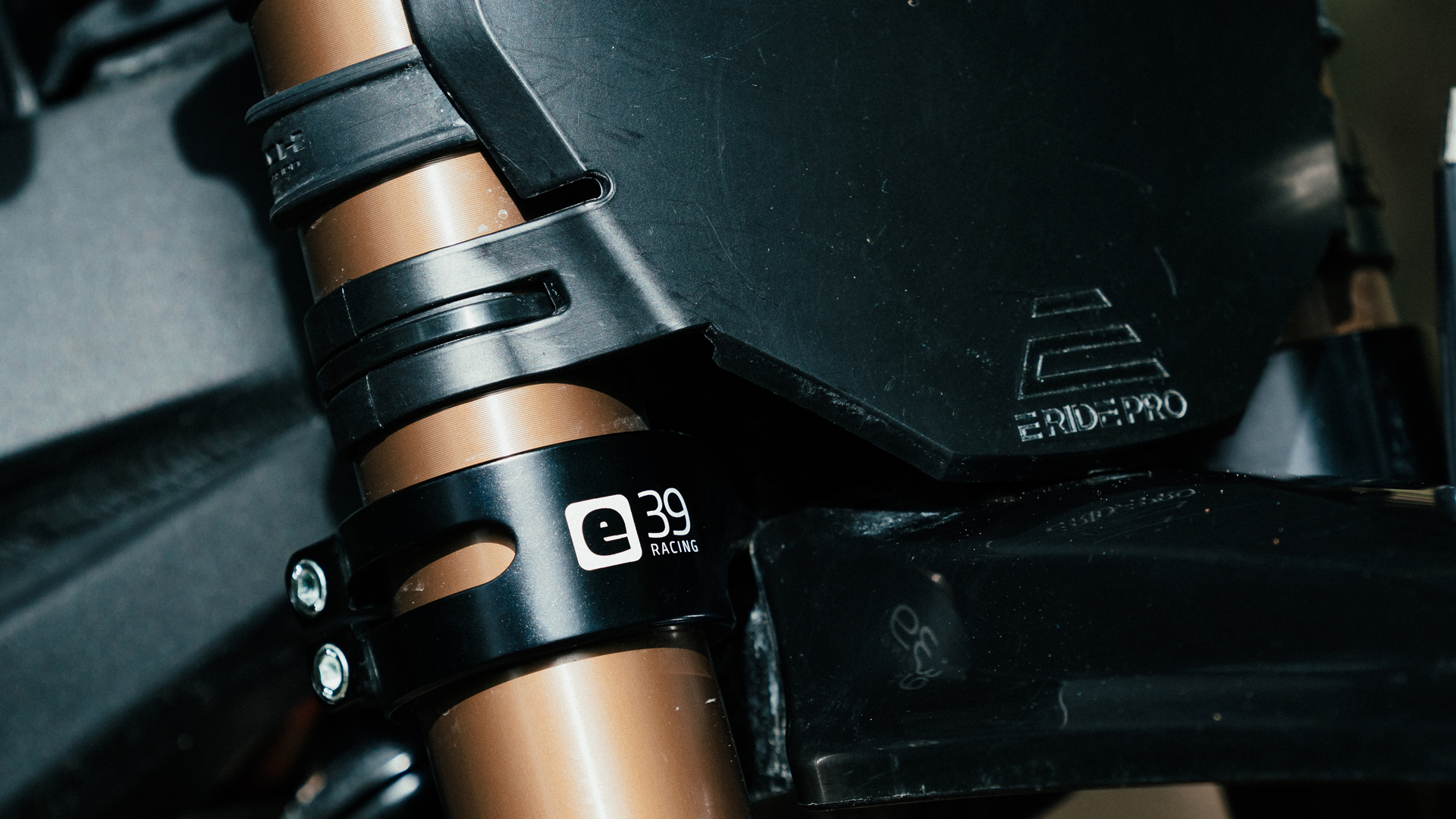 TECH_Suspension_E39_Racing_E-Moto_Fork_action_6