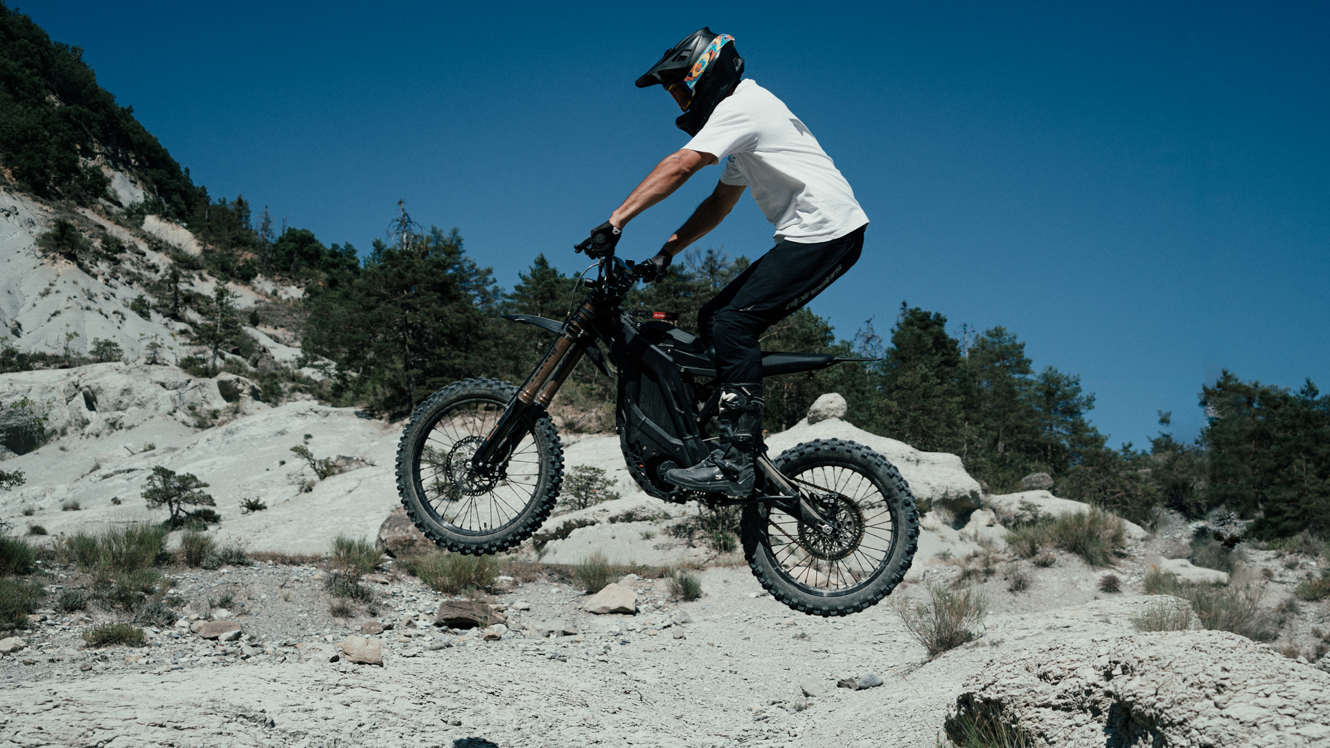 TECH_Suspension_ER34_Racing_E-Moto_Shock_action_1