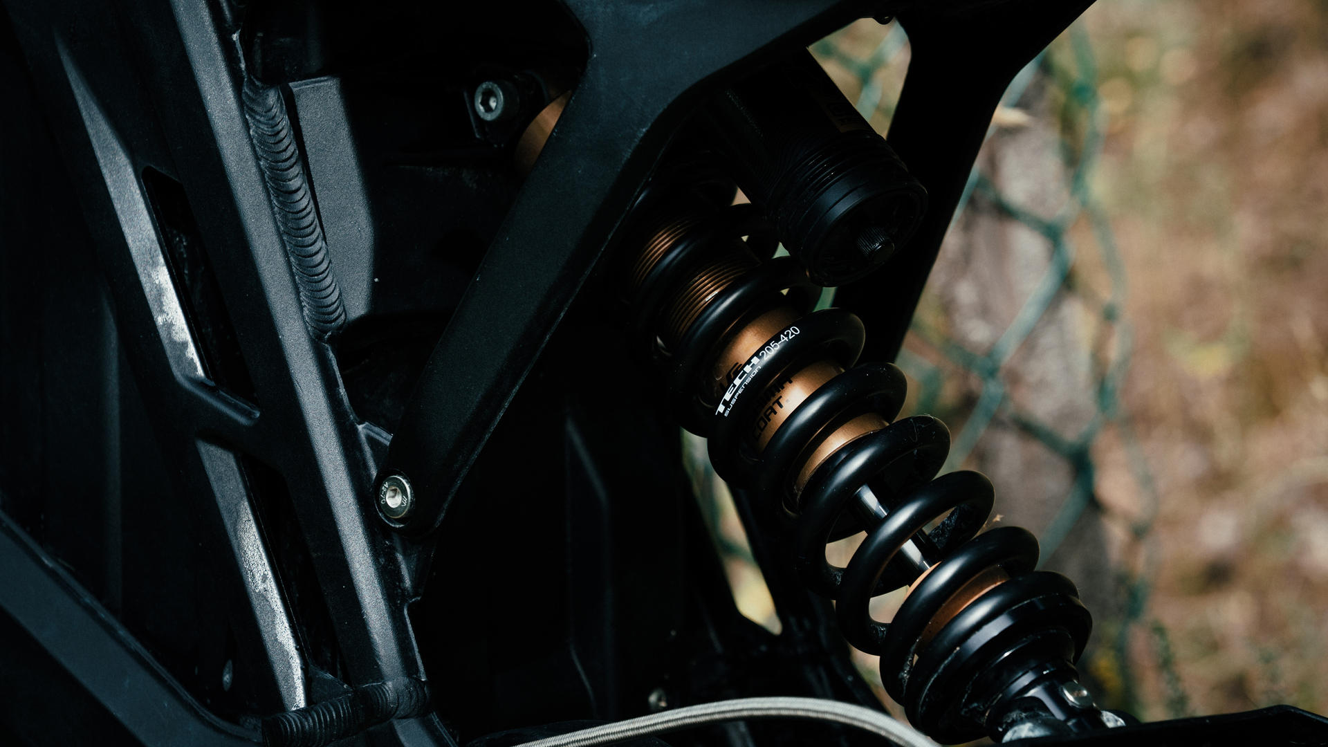 TECH_Suspension_ER34_Racing_E-Moto_Shock_action_3