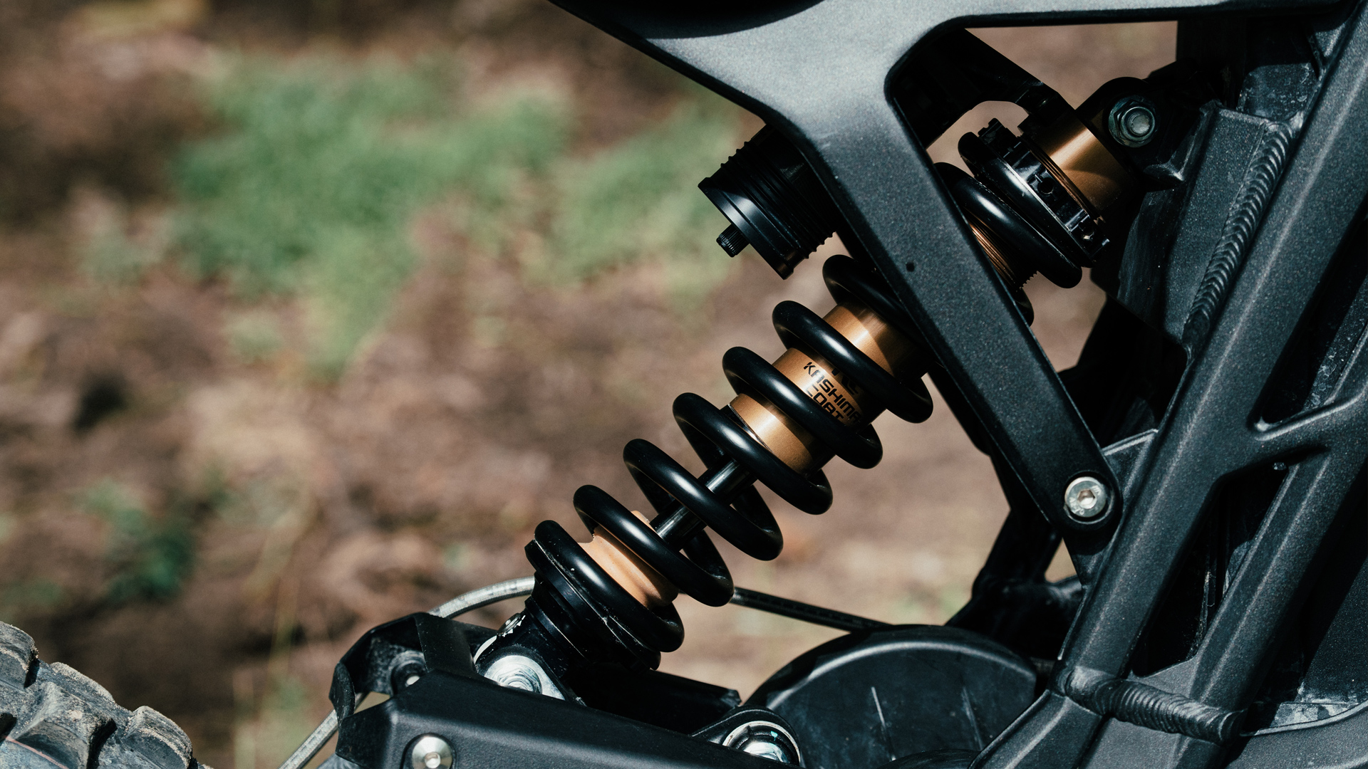 TECH_Suspension_ER34_Racing_E-Moto_Shock_action_4